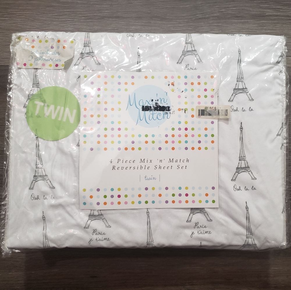 Eiffel Tower Reversible Bedsheets